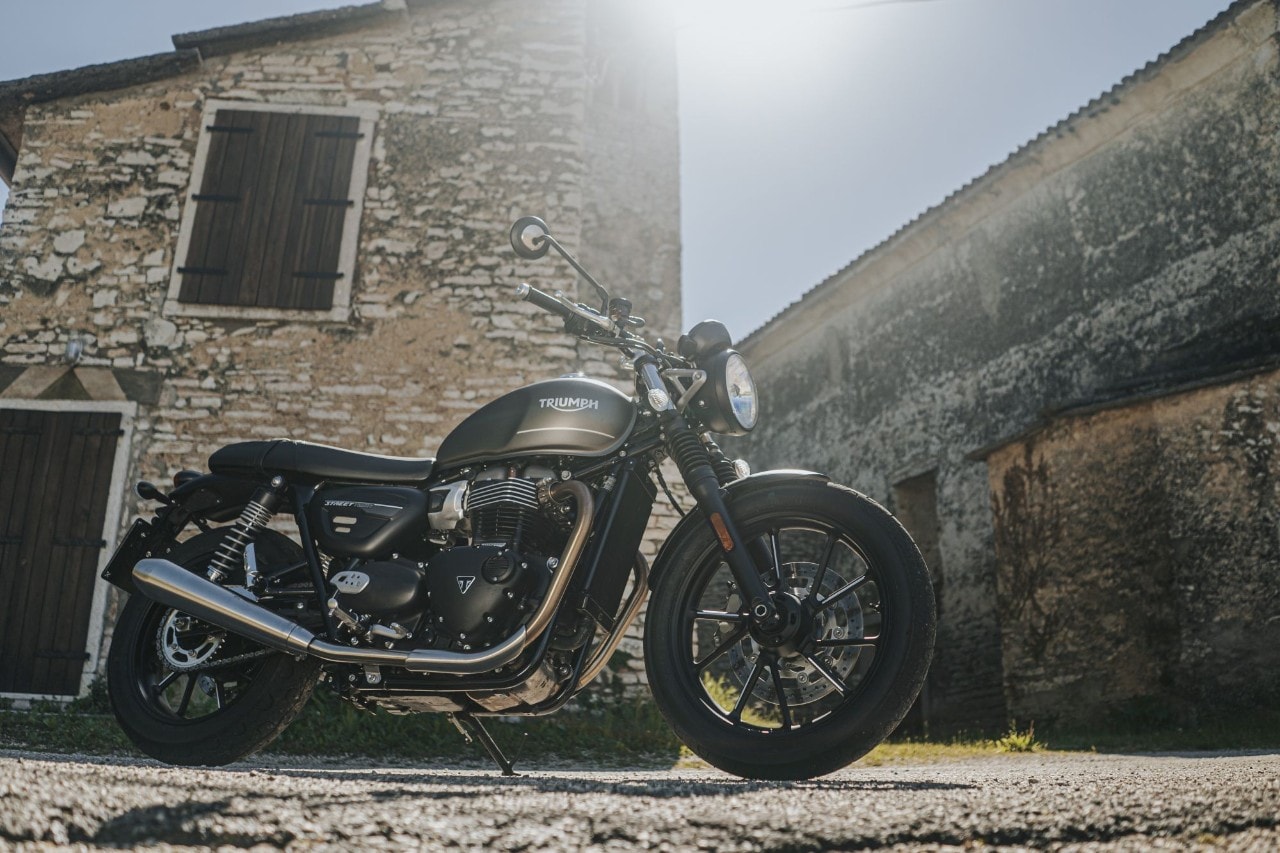 Triumph Street Twin VS Bonneville T100: sfida in famiglia